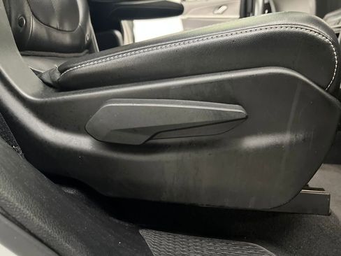 Used 2024 Jeep Grand Cherokee L Limited w/ Luxury Tech Group II image 20