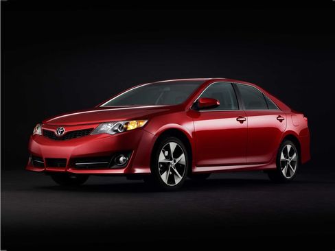 Used 2012 Toyota Camry SE FWD image 1