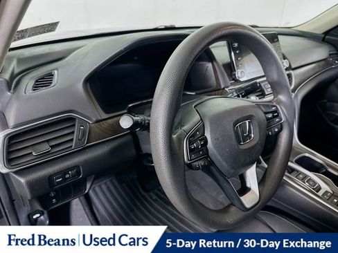 Used 2018 Honda Accord EX image 9