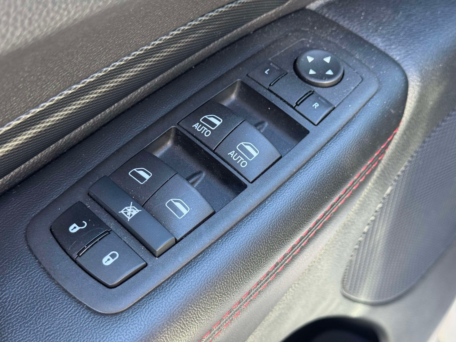 Used 2025 Dodge Durango R/T w/ Blacktop Package AWD/4WD image 17