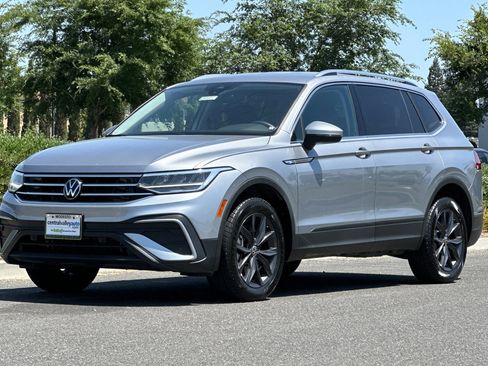 Used 2024 Volkswagen Tiguan SE image 8
