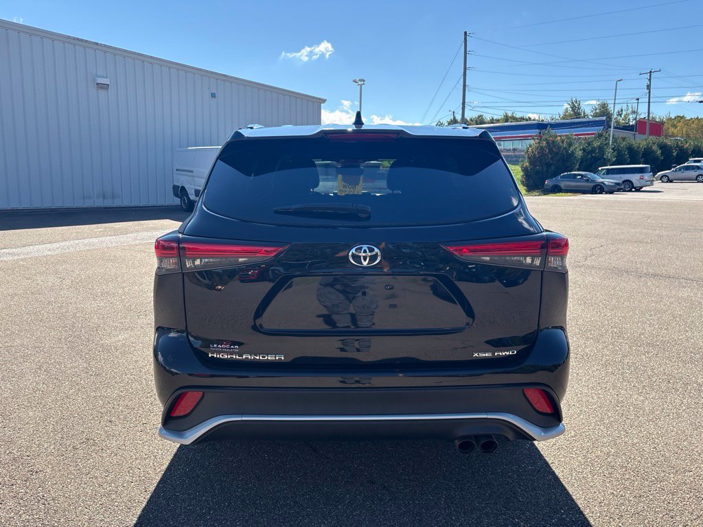Used 2023 Toyota Highlander XSE AWD/4WD image 6