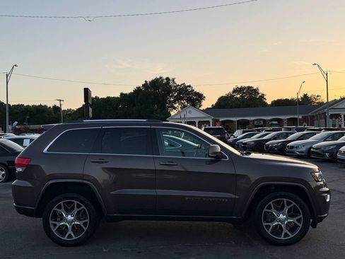 Used 2018 Jeep Grand Cherokee Limited AWD/4WD image 11