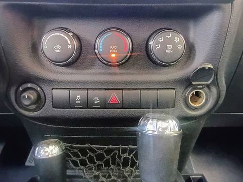 Used 2015 Jeep Wrangler Unlimited Sport w/ Quick Order Package 24S AWD/4WD image 34