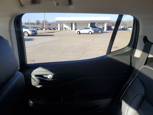 Used 2021 GMC Acadia Denali w/ Denali Technology Package image 12