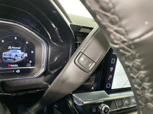 Used 2025 GMC Sierra 1500 Elevation image 16