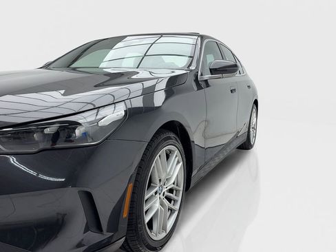 Used 2024 BMW 530i image 3