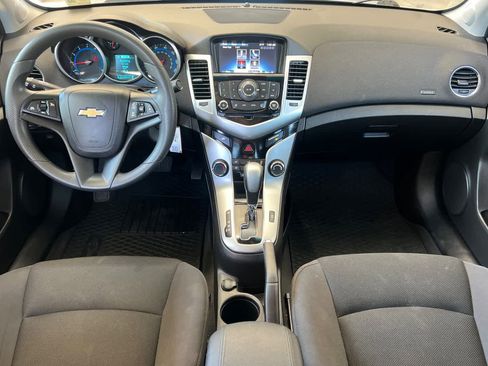 Used 2016 Chevrolet Cruze LT FWD image 3