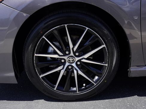 Used 2022 Toyota Camry SE FWD image 7