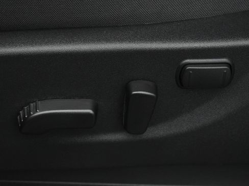 Used 2025 Nissan Frontier SV w/ SV Convenience Package image 14