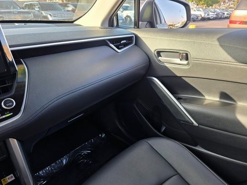 Used 2023 Toyota Corolla Cross XLE image 32
