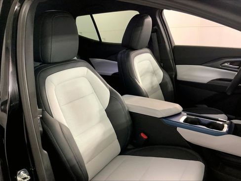 Used 2025 Chevrolet Equinox EV LT FWD image 7