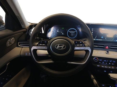 New 2025 Hyundai Elantra Limited FWD image 12