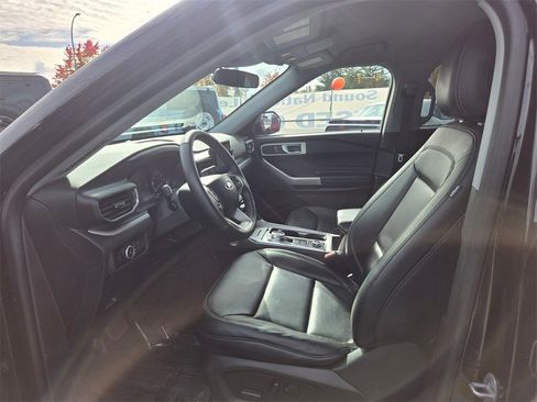 Used 2023 Ford Explorer XLT w/ Equipment Group 202A image 12