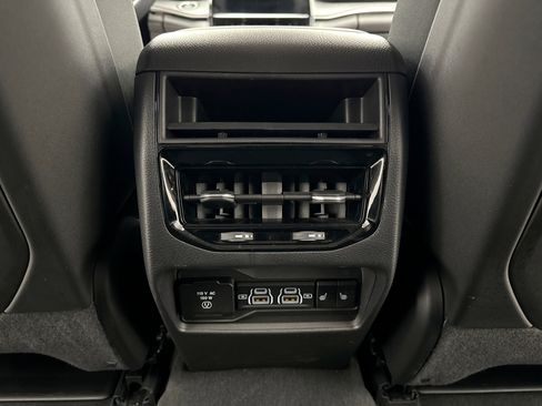 Used 2023 Jeep Grand Cherokee Limited image 20