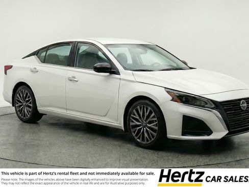 Used 2025 Nissan Altima 2.5 SV FWD image 1