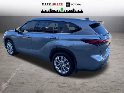 Used 2023 Toyota Highlander Limited AWD/4WD image 3