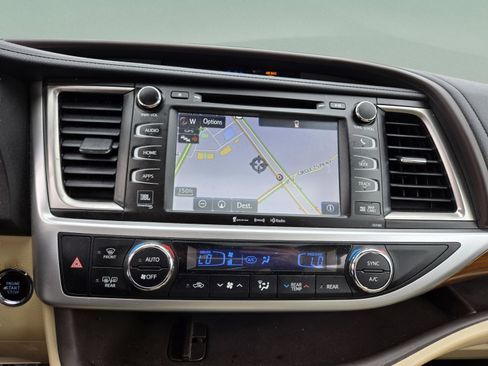 Used 2017 Toyota Highlander Limited Platinum AWD/4WD image 26