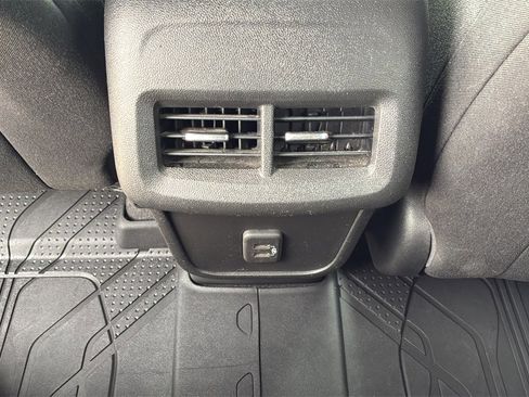 Used 2021 Chevrolet Equinox LT image 15