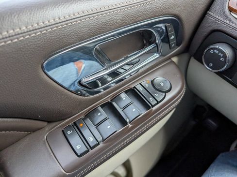 Used 2014 Cadillac Escalade Platinum image 21