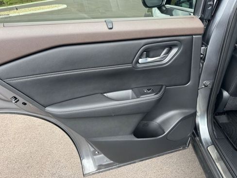 Used 2023 Nissan Rogue SL w/ SL Premium Package FWD image 18