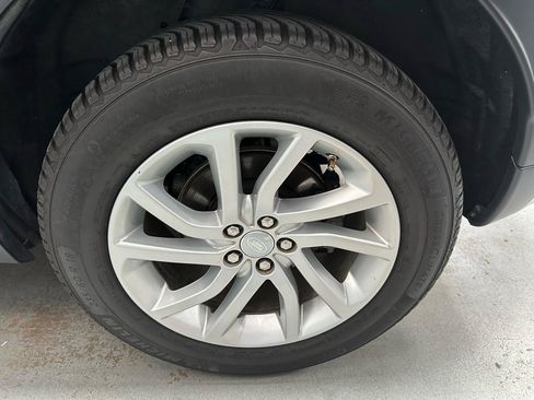 Used 2019 Land Rover Discovery Sport HSE AWD/4WD image 25