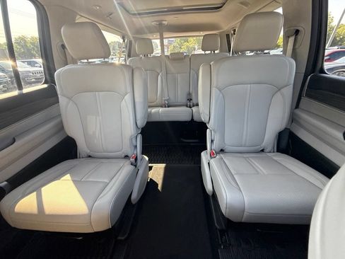 Used 2024 Jeep Wagoneer L Series III w/ Premium Group I AWD/4WD image 11