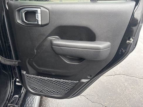 Used 2023 Jeep Wrangler Unlimited w/ Cold Weather Group image 17