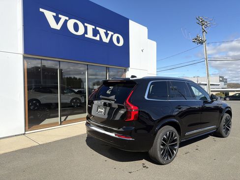 New 2026 Volvo XC90 T8 Plus w/ Protection Package Premier AWD/4WD image 5