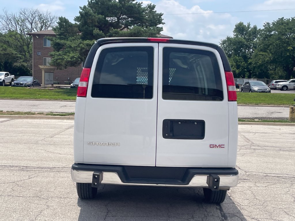 Used 2024 GMC Savana 2500 w/ Driver Convenience Package RWD image 4