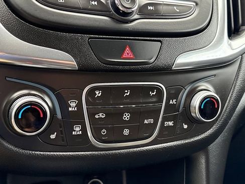 Used 2018 Chevrolet Equinox LT image 16