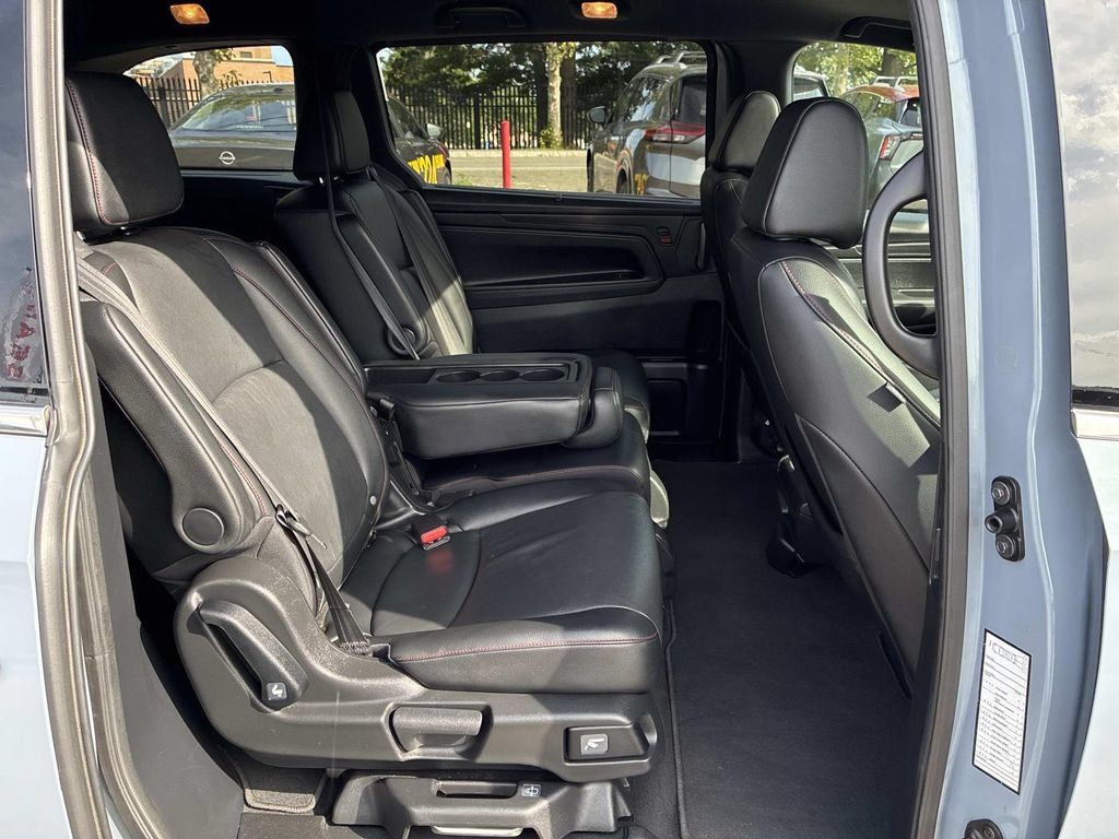 Used 2025 Honda Odyssey Sport-L image 11