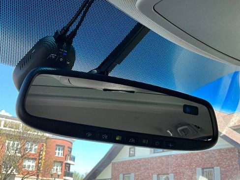 Used 2015 Toyota Sienna XLE w/ XLE Navigation Package image 18