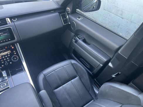 Used 2022 Land Rover Range Rover Sport HST image 18