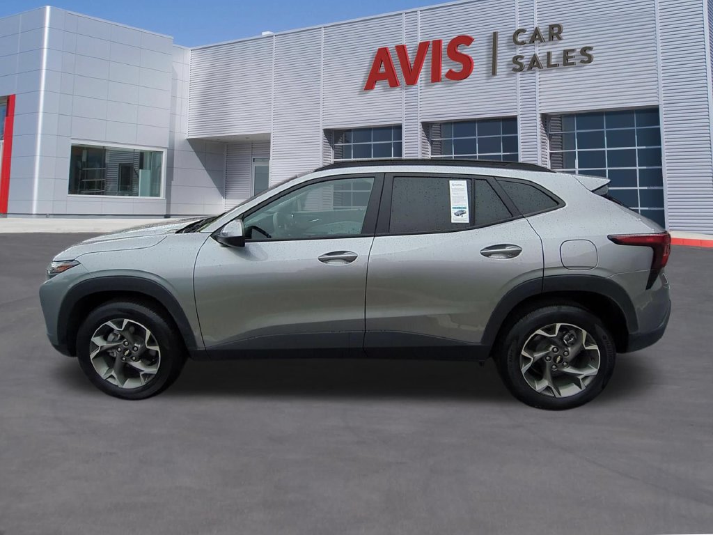 Used 2026 Chevrolet Trax LT FWD image 8
