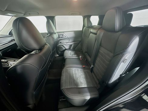 Used 2024 Mitsubishi Outlander SE FWD image 29