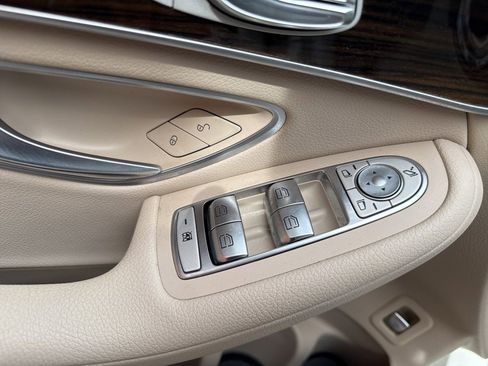 Used 2021 Mercedes-Benz GLC 300 4MATIC image 19