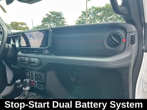 Used 2024 Jeep Wrangler Unlimited Rubicon image 25