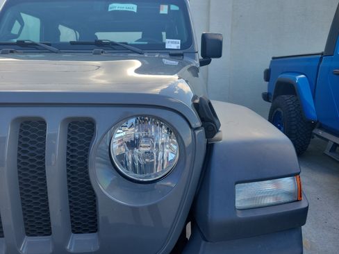 Used 2020 Jeep Wrangler Sport AWD/4WD image 4