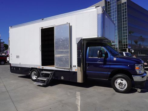 Used 2024 Ford E-450 and Econoline 450 Super Duty w/ Power Windows & Locks Group RWD image 20
