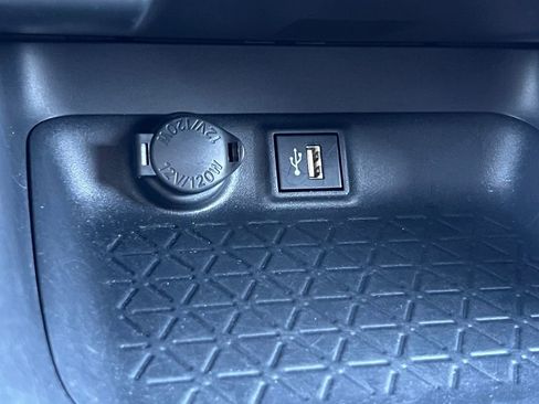 Used 2024 Toyota RAV4 SE image 28