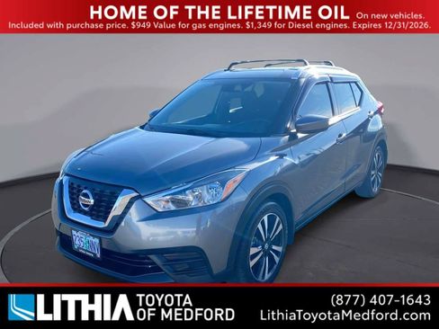 Used 2018 Nissan Kicks SV FWD image 1