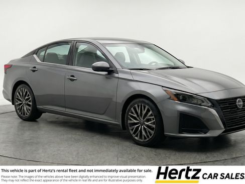 Used 2025 Nissan Altima 2.5 SV FWD image 1
