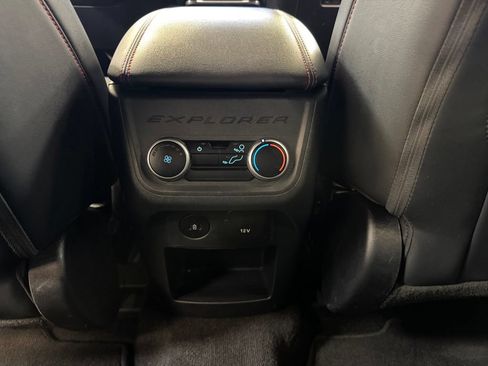Used 2025 Ford Explorer ST-Line w/ ST-Line Street Pack AWD/4WD image 17