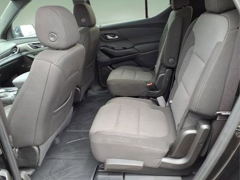 Used 2023 Chevrolet Traverse LT FWD image 12