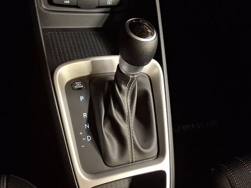 New 2025 Hyundai Venue SE image 16