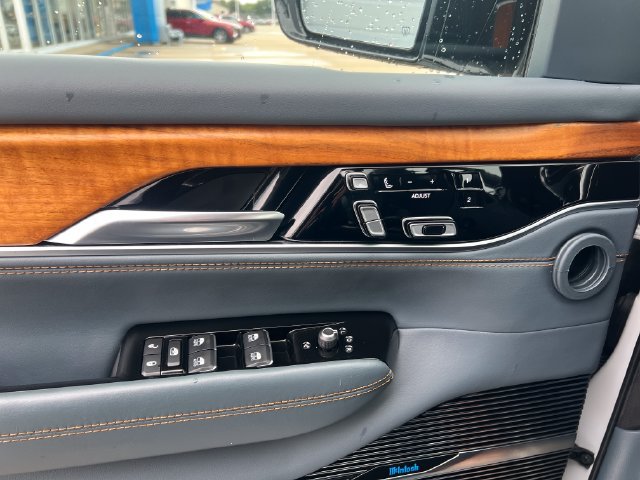 Used 2023 Jeep Grand Wagoneer Series II AWD/4WD image 34