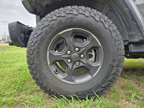 Used 2020 Jeep Gladiator Rubicon image 9