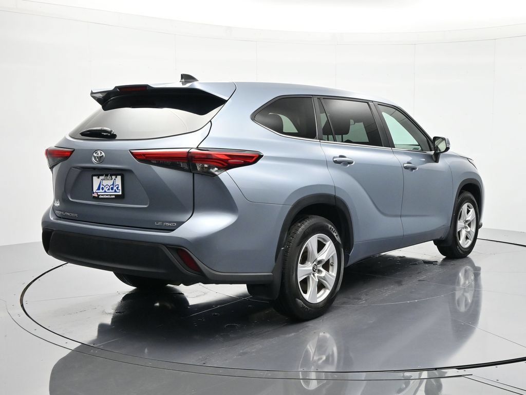 Used 2023 Toyota Highlander LE AWD/4WD image 5
