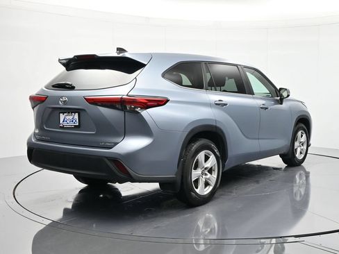 Used 2023 Toyota Highlander LE AWD/4WD image 5